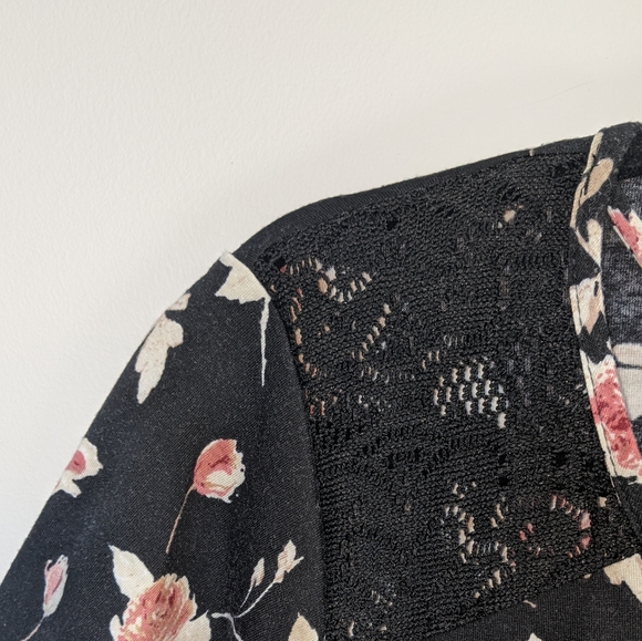 Floral tee - Picture 2 of 2